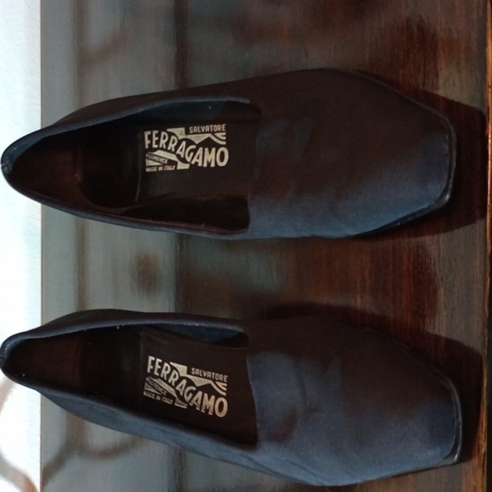 Salvatore Ferragamo Size 7.5 Black 2 inch heels